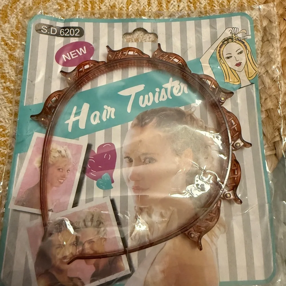 Brown Hair Twister Accessory - Picture 2 of 2
